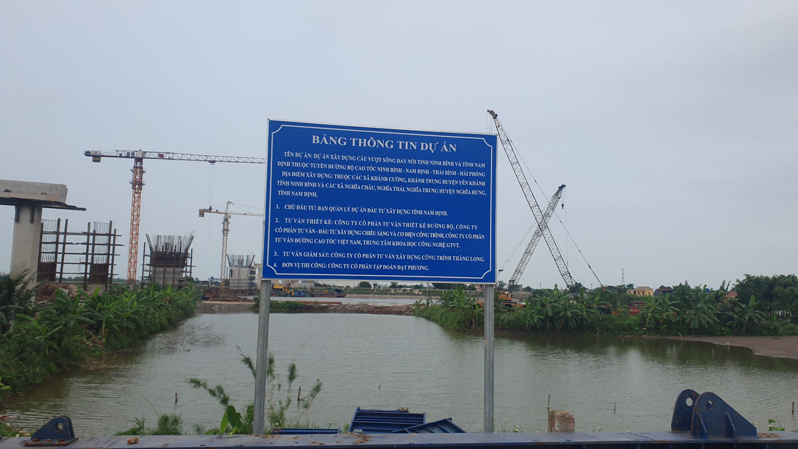 Sau 7 tháng thi công, cầu vượt sông Đáy ở Nam Định đang dần lộ diện- Ảnh 15.