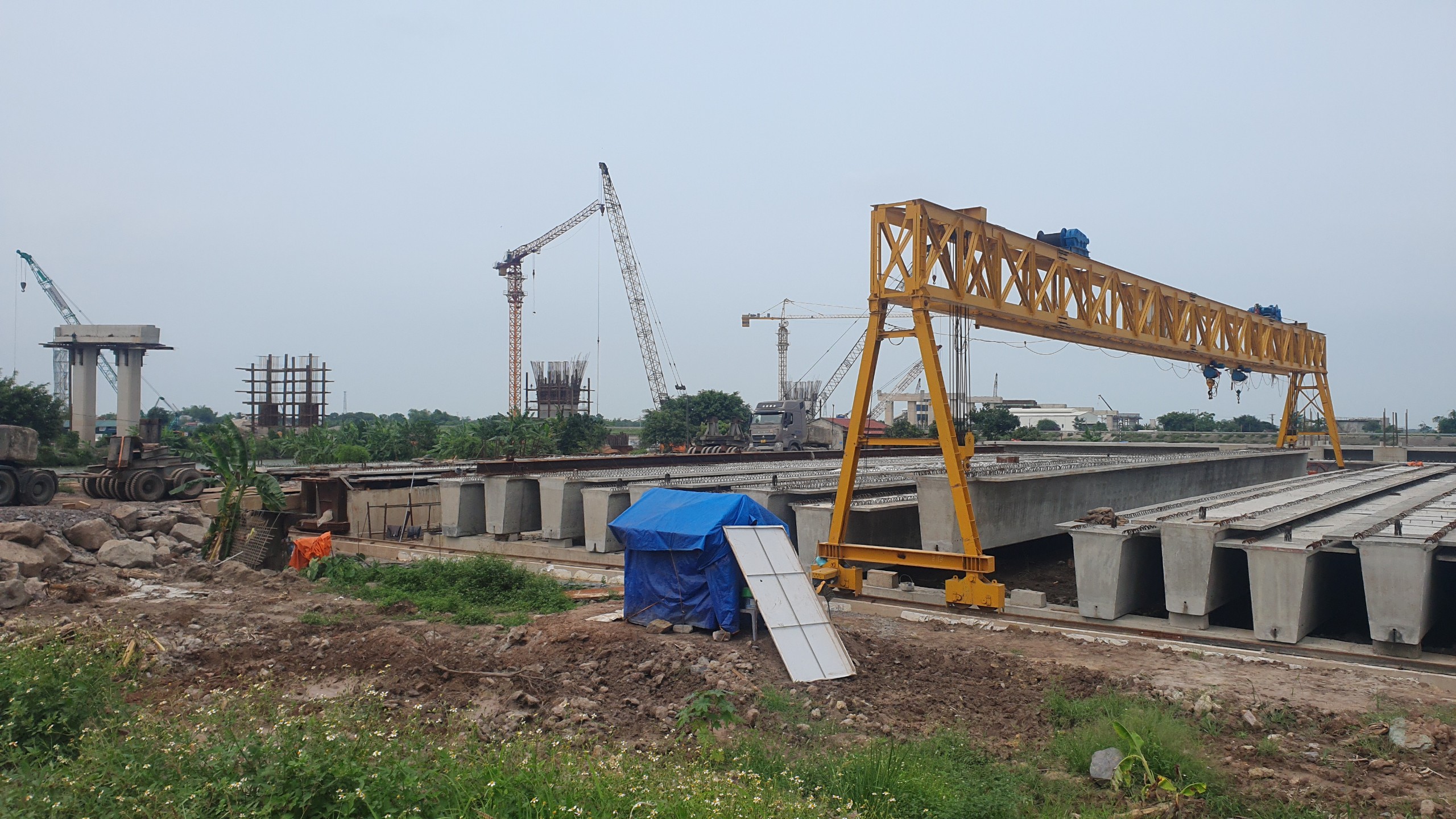 Sau 7 tháng thi công, cầu vượt sông Đáy ở Nam Định đang dần lộ diện- Ảnh 10.