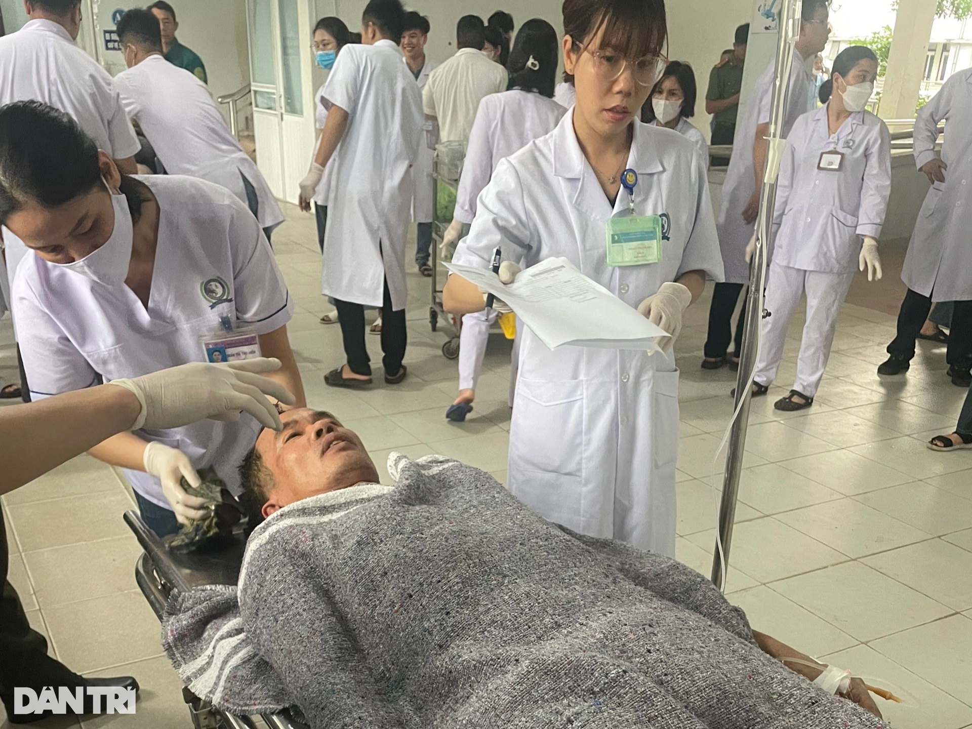 Hiện trường sạt lở ở Hà Tĩnh khiến 3 công nhân tử vong, 4 người bị thương - Ảnh 6.