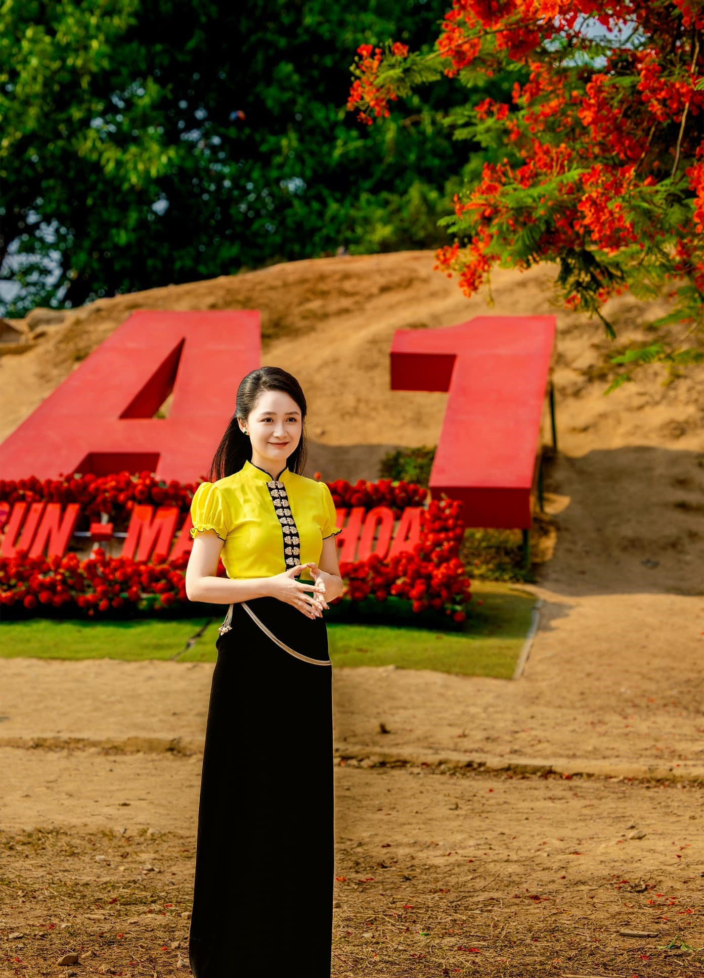 Hòa Minzy, H'Hen Niê có hành động gây chú ý tại Điện Biên- Ảnh 6.
