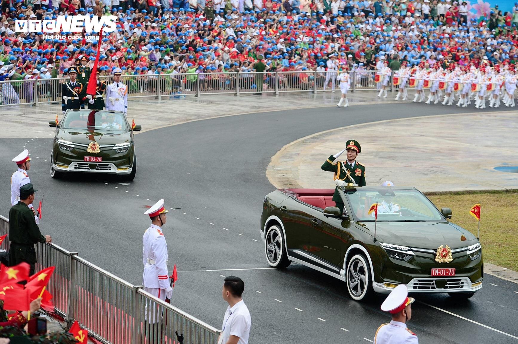 Hào hùng Lễ diễu binh, diễu hành Kỷ niệm 70 năm Chiến thắng Điện Biên Phủ - Ảnh 13.