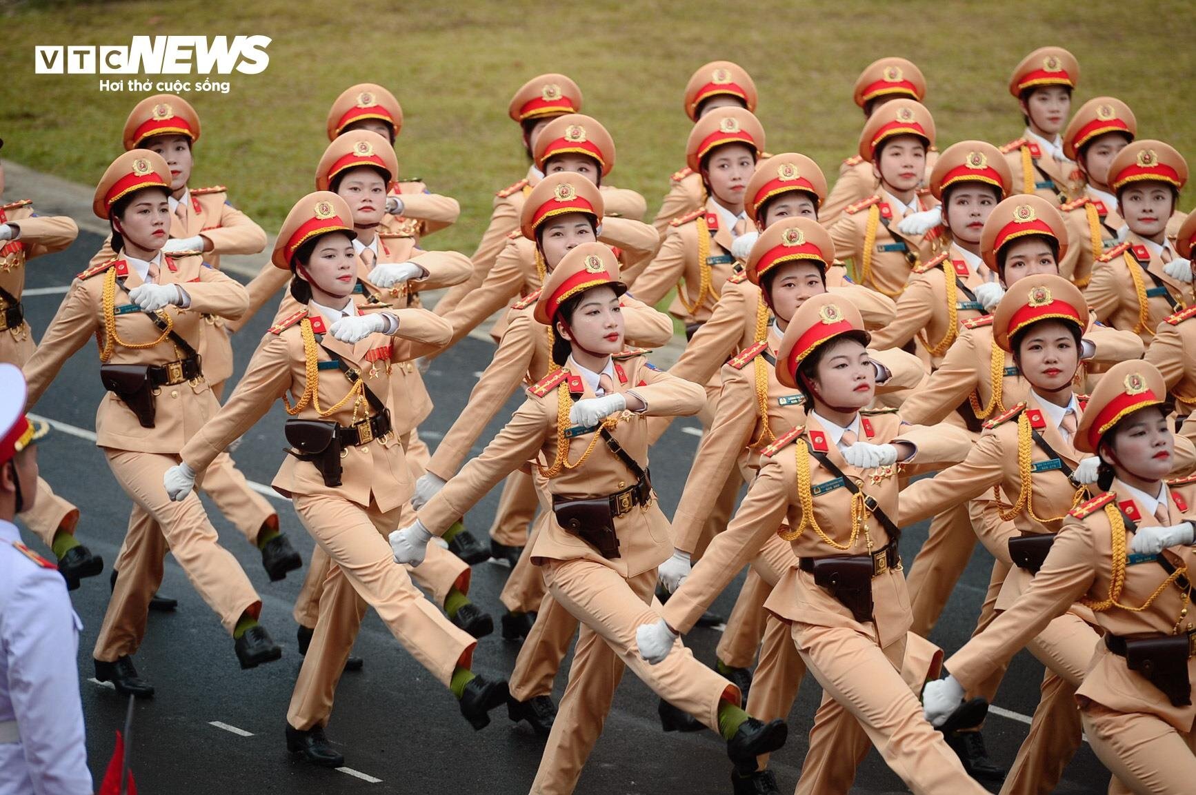 Hào hùng Lễ diễu binh, diễu hành Kỷ niệm 70 năm Chiến thắng Điện Biên Phủ - Ảnh 20.