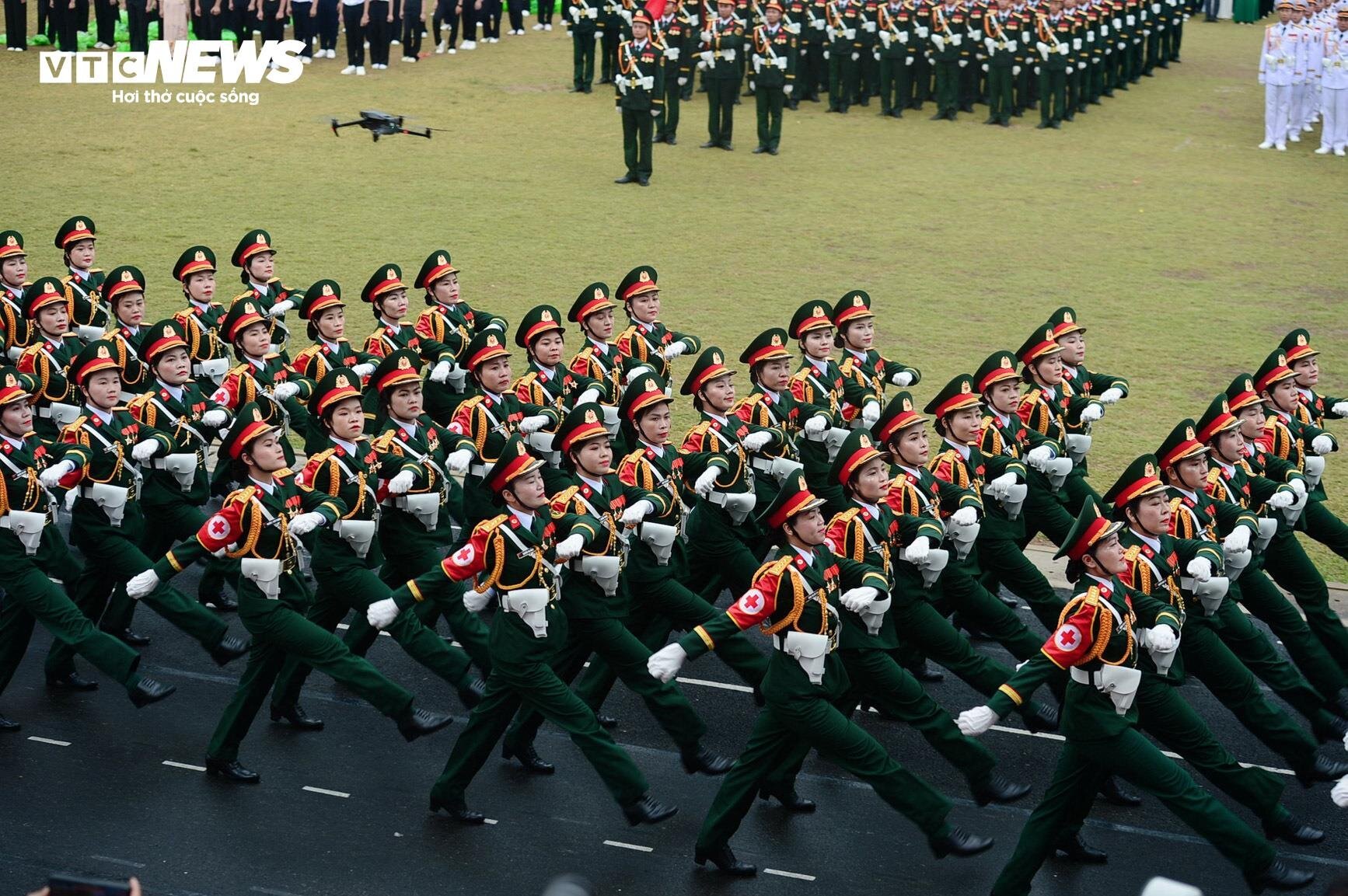Hào hùng Lễ diễu binh, diễu hành Kỷ niệm 70 năm Chiến thắng Điện Biên Phủ - Ảnh 16.