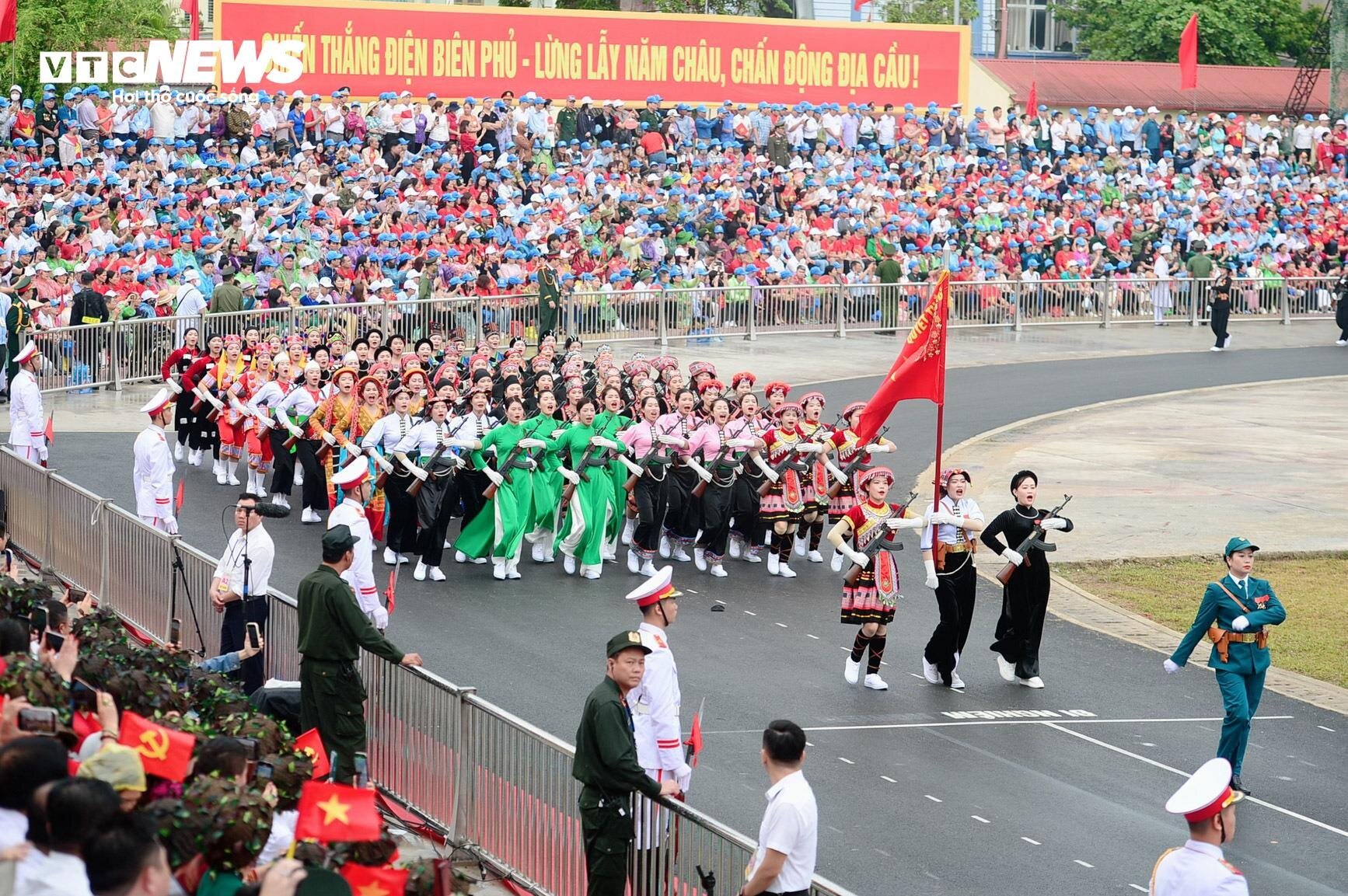 Hào hùng Lễ diễu binh, diễu hành Kỷ niệm 70 năm Chiến thắng Điện Biên Phủ - Ảnh 21.