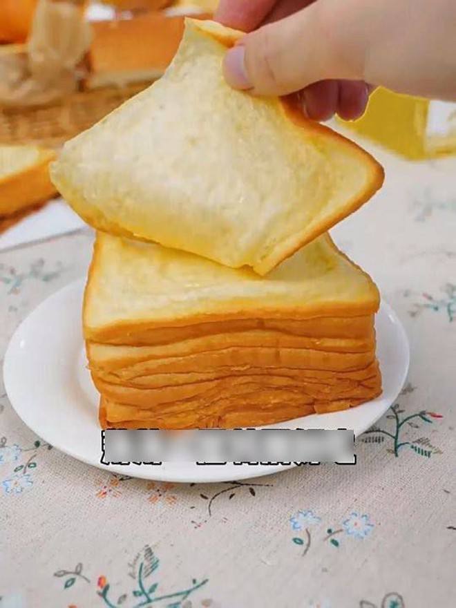 Xuất hiện loại bánh mì mỏng như tờ giấy ăn, dân mạng rần rần thích thú: 'Chưa bao giờ tôi muốn ăn khăn giấy đến thế'! - Ảnh 5.