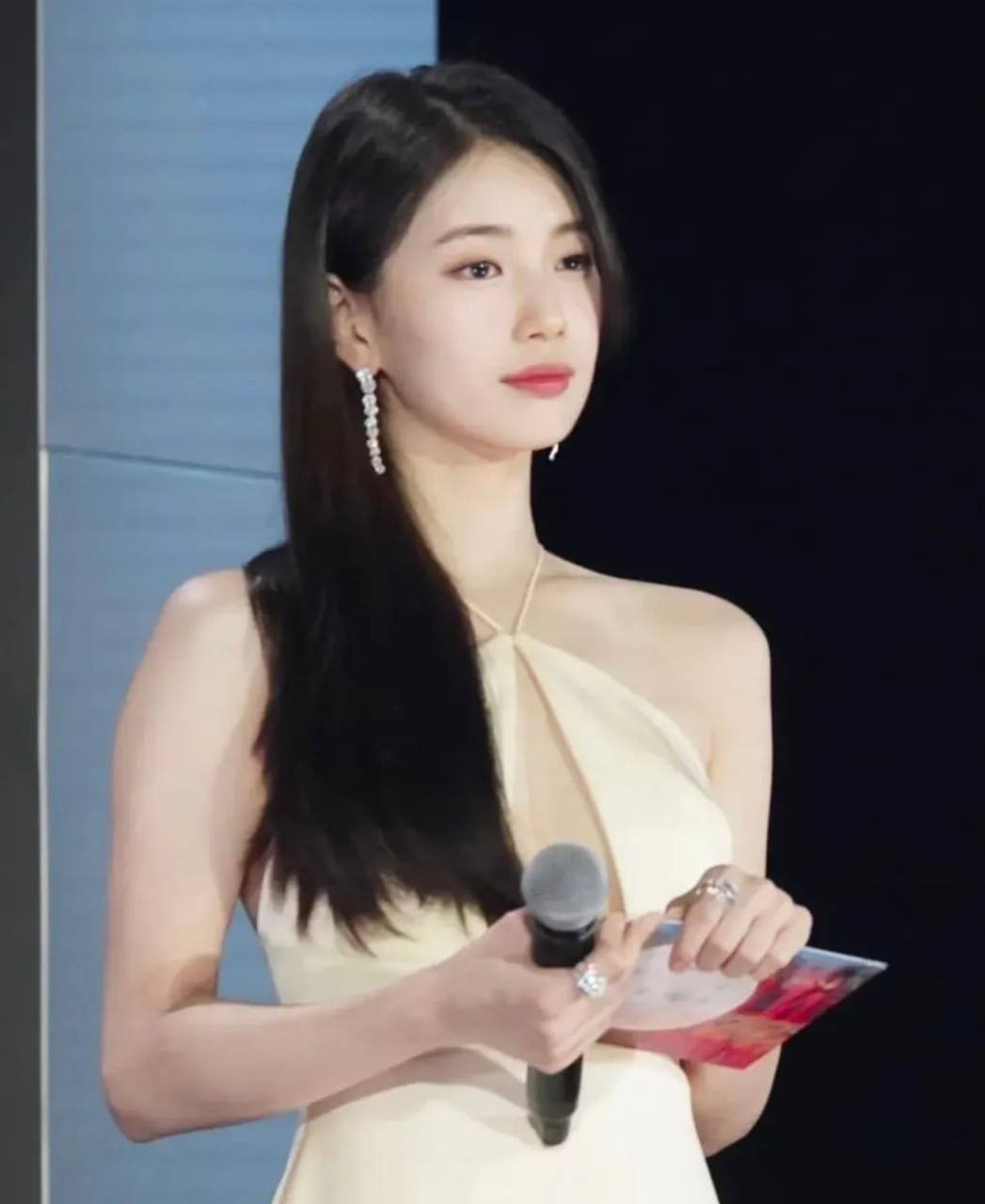 Song Hye Kyo, Suzy và 1 idol có visual rất sang không hẹn mà cùng hở bạo tinh tế tại Baeksang 2024- Ảnh 4.