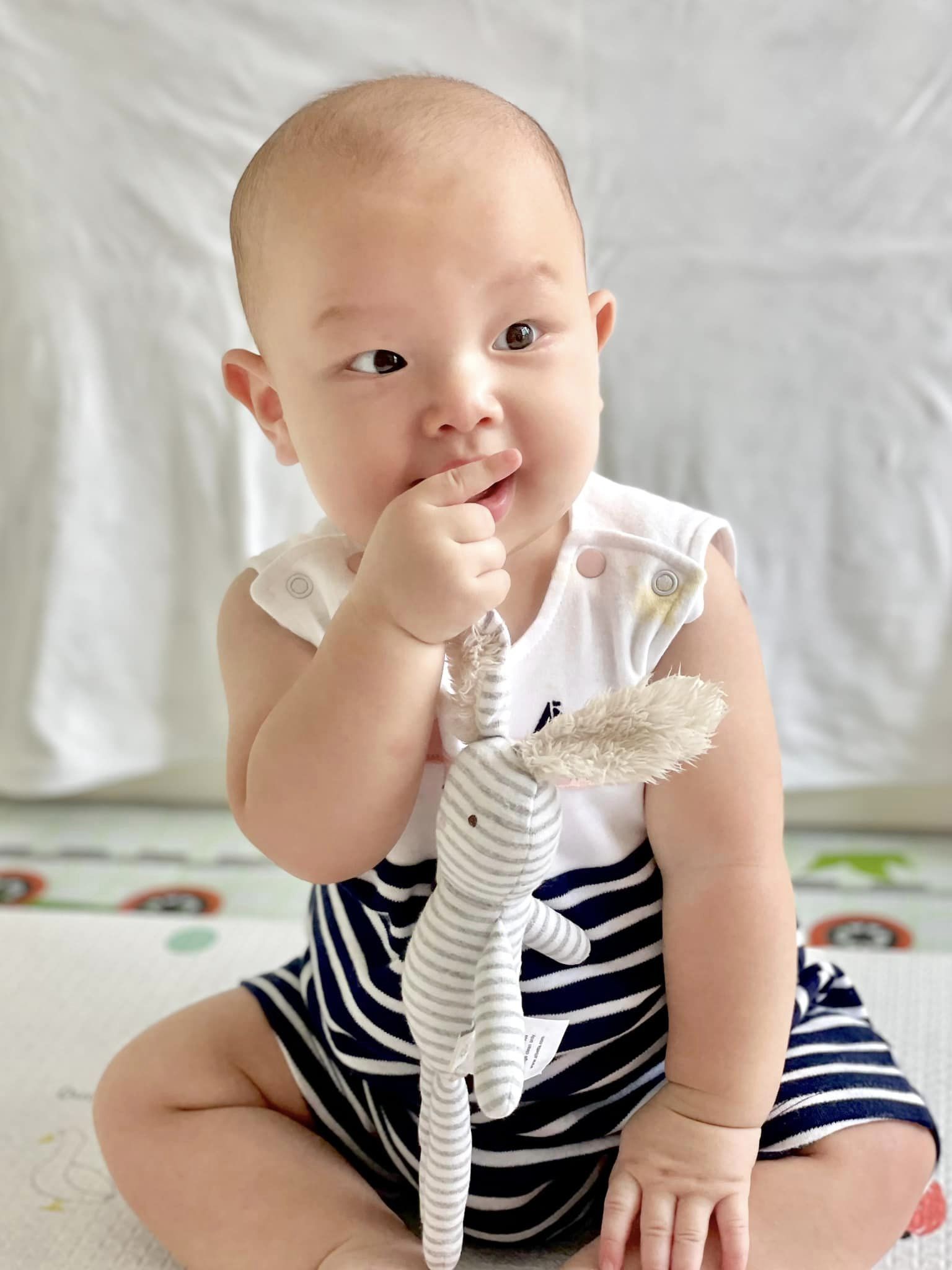 1/6 nhà sao Việt: Đàm Thu Trang lộ diện quý tử 1 tuổi, Hồ Ngọc Hà hào hứng đăng ảnh cặp song sinh- Ảnh 7.