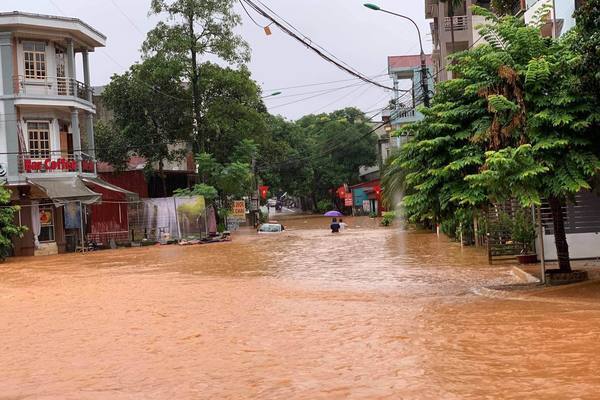 Mưa lũ giảm, người dân miền Bắc lại hứng chịu kiểu thời tiết khó chịu- Ảnh 2.