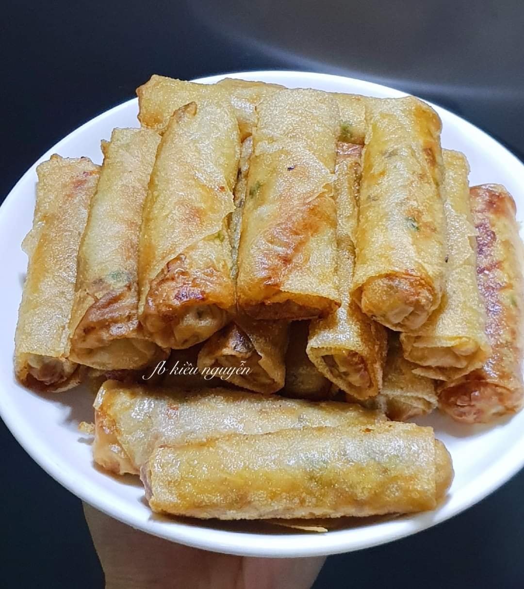 Hóa ra đây là cách làm nem rán giòn khiến cả gia đình phải xới cơm lia lịa - Ảnh 2.