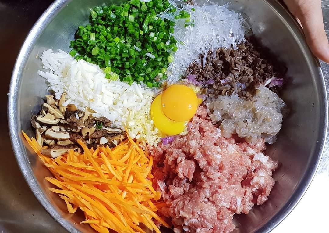 Hóa ra đây là cách làm nem rán giòn khiến cả gia đình phải xới cơm lia lịa - Ảnh 4.