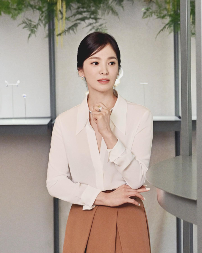 10 bộ trang phục tối giản xuất sắc nhất của Song Hye Kyo - Ảnh 4.