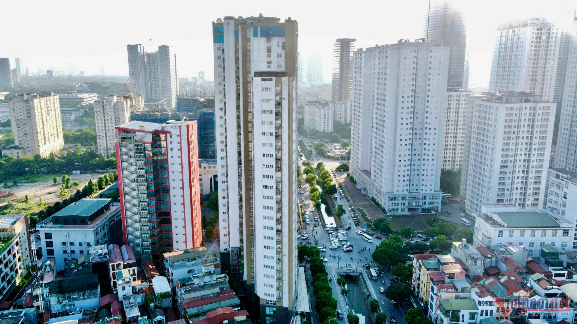 Chung cư Hà Nội tăng giá tiền tỷ, căn hộ không sổ hồng chỉ hơn 1,5 tỷ đồng - Ảnh 1.