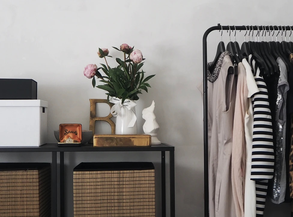 3 cách để tạo ra tủ quần áo tối giản của riêng bạn!- Ảnh 6.