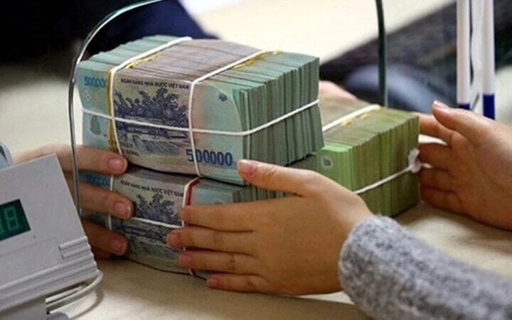 Lãi suất Vietcombank, Agribank, BIDV mới nhất: Gửi 200 triệu đồng nhận bao nhiêu tiền lãi?- Ảnh 2.