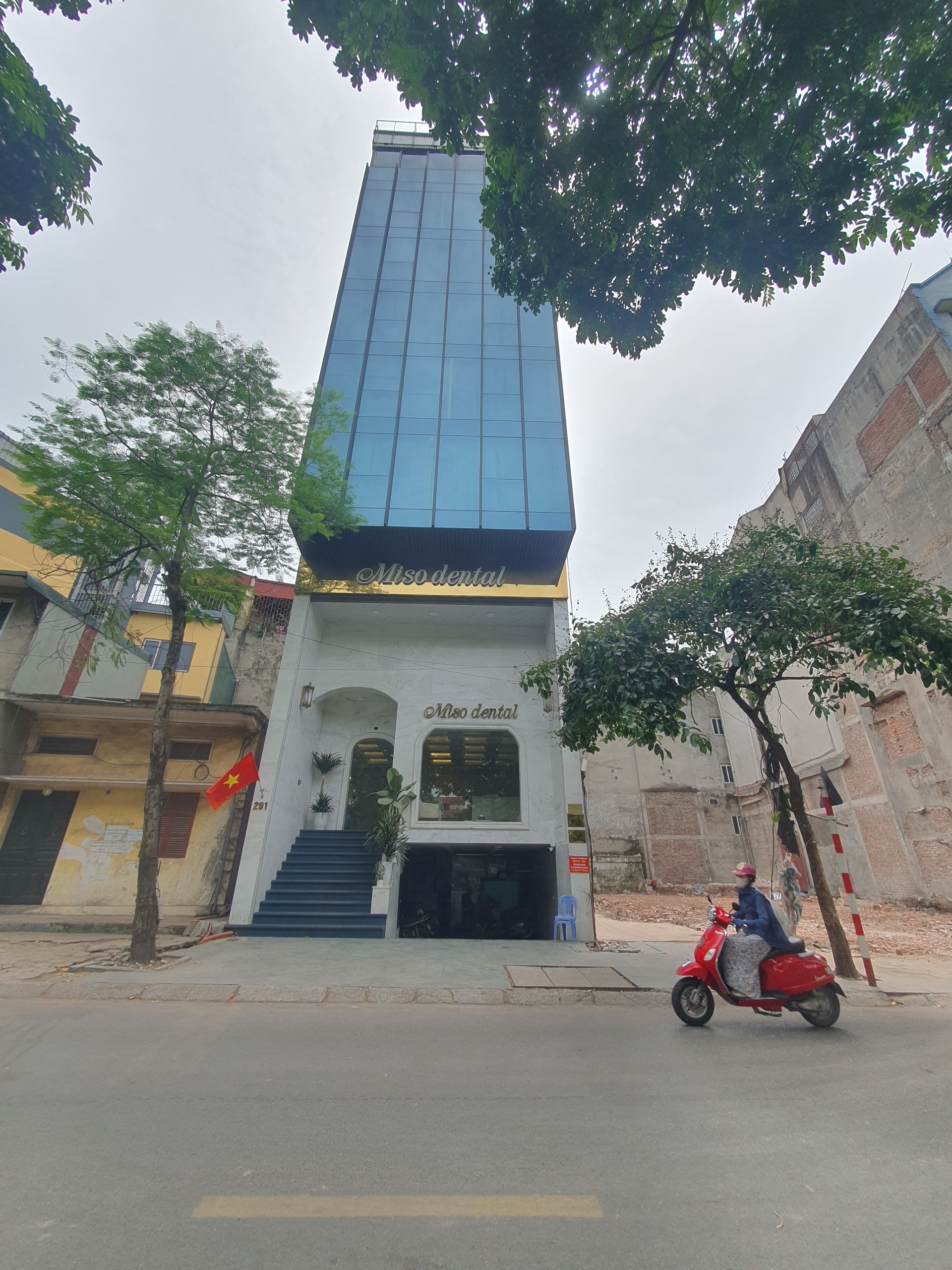 Nhan nhản cơ sở nằm trên trục đường Nguyễn Khang ở Hà Nội vi phạm PCCC - Ảnh 5.