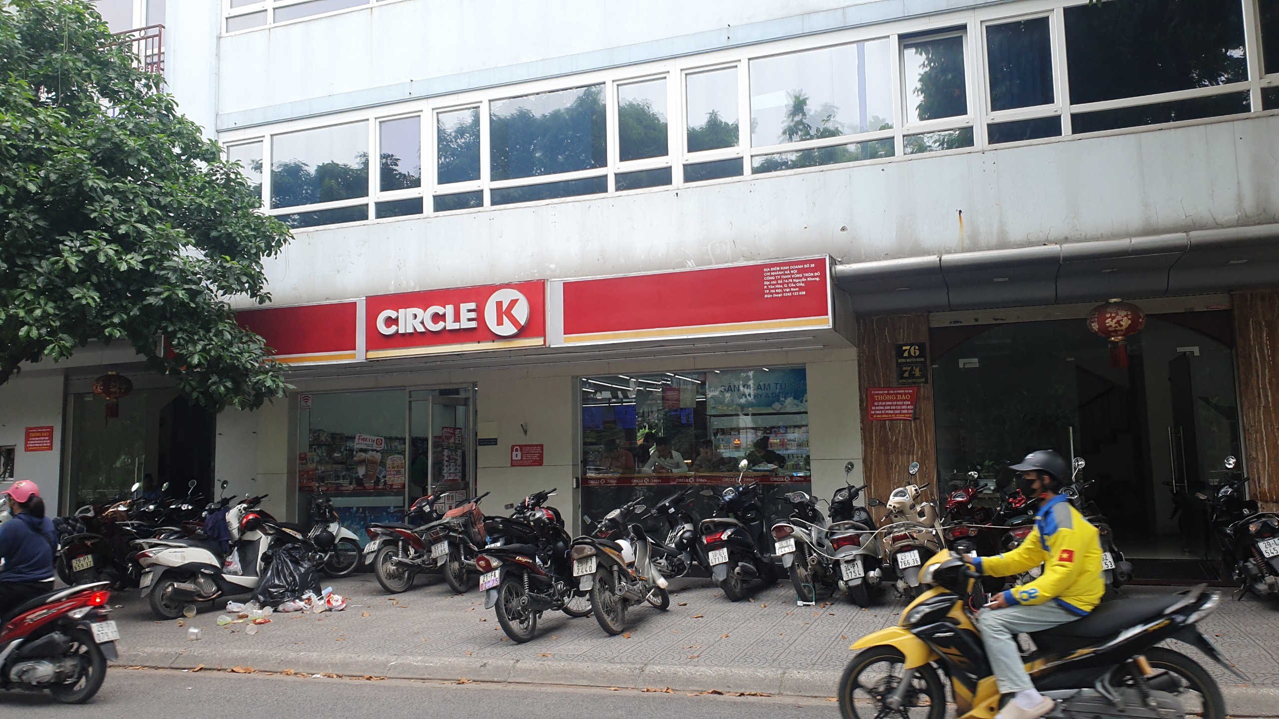 Nhan nhản cơ sở nằm trên trục đường Nguyễn Khang ở Hà Nội vi phạm PCCC - Ảnh 8.