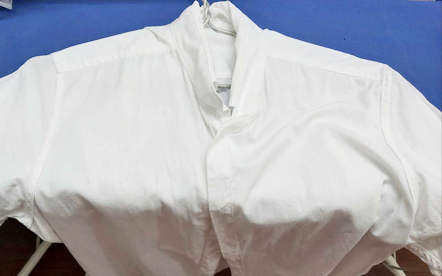 Giặt áo trắng và cổ áo bị ố bằng loại xà phòng này sạch tinh như mới trong ‘phút mốt’, dễ đến 90% không biết