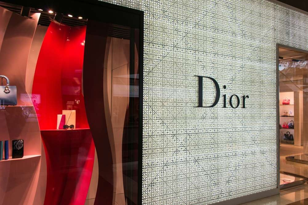 Dior mua túi từ thầu phụ 1,4 triệu, bán giá gần 70 triệu? - Ảnh 1.