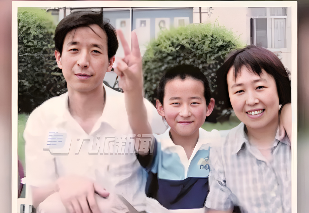 Cuộc sống hiện tại bất ngờ của thần đồng toán học Trung Quốc đỗ đại học năm 10 tuổi: Thản nhiên sống dựa vào bố mẹ ở tuổi 30- Ảnh 2.