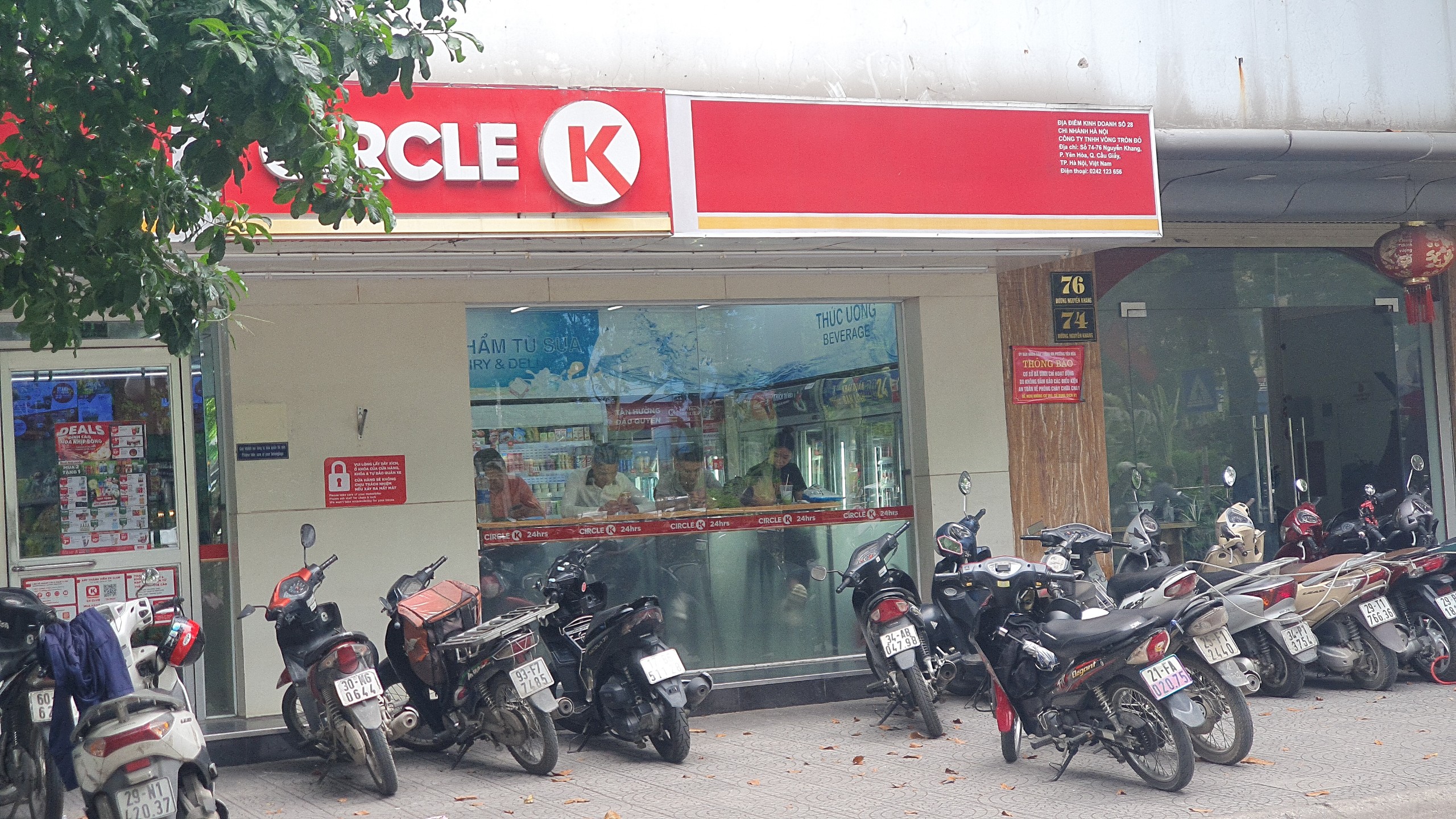 Hà Nội: Bị đình chỉ do vi phạm PCCC, cửa hàng tiện lợi Circle K Nguyễn Khang vẫn mở cửa đón khách - Ảnh 5.