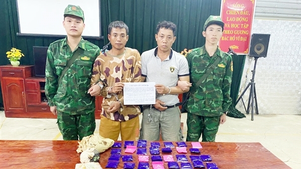 “Cõng” ma túy từ Lào về Việt Nam để bán gấp đôi, gấp ba