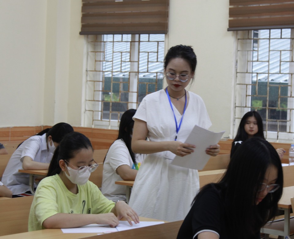 Trường THPT chuyên ĐH Sư phạm Hà Nội công bố điểm chuẩn lớp 10 - Ảnh 2.