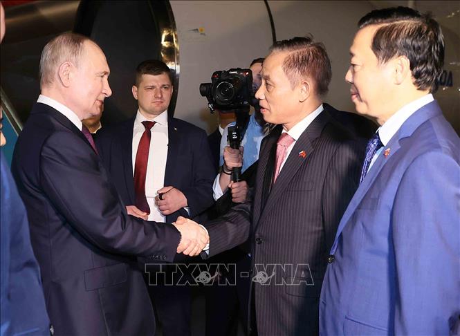 Tổng thống LB Nga Vladimir Putin đến Hà Nội, bắt đầu thăm cấp Nhà nước tới Việt Nam - Ảnh 3.