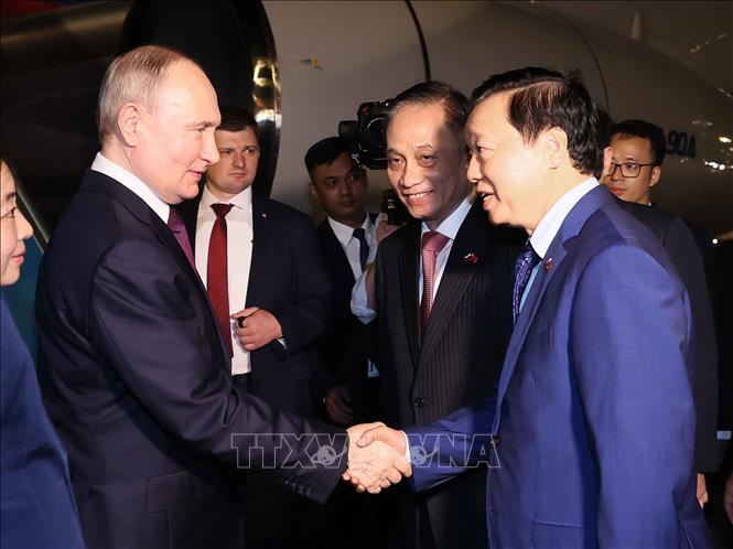 Tổng thống LB Nga Vladimir Putin đến Hà Nội, bắt đầu thăm cấp Nhà nước tới Việt Nam - Ảnh 4.