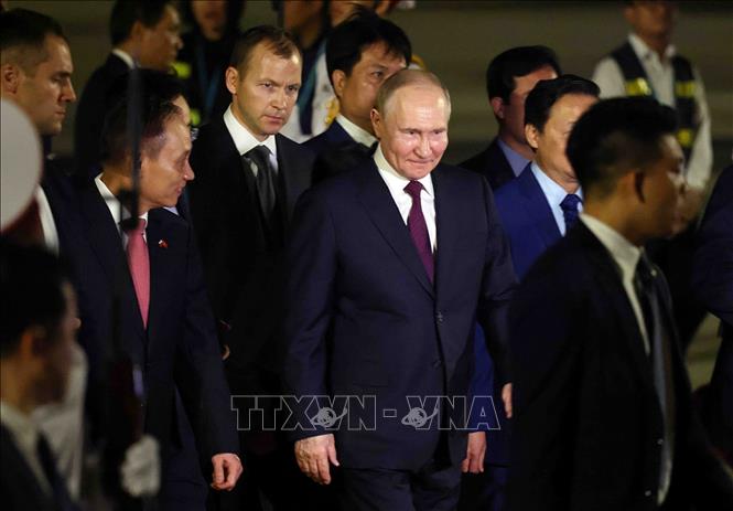 Tổng thống LB Nga Vladimir Putin đến Hà Nội, bắt đầu thăm cấp Nhà nước tới Việt Nam - Ảnh 6.