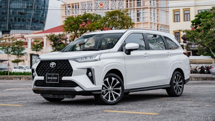 Giá lăn bánh Toyota Veloz Cross mới nhất đang cực rẻ,  Mitsubishi Xpander lo lắng chạy doanh số- Ảnh 2.