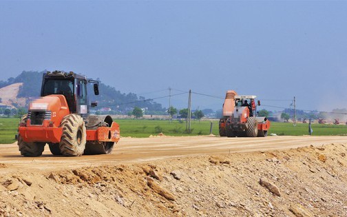 Người phụ nữ tử vong do đất trên cao tốc sạt lở