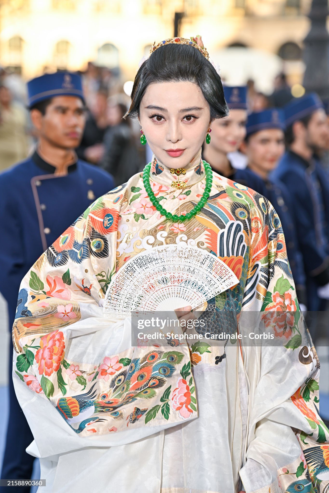 Getty Images bóc visual già dặn của Phạm Băng Băng  tại sự kiện Vogue World, so với ảnh tự đăng đúng là khác hẳn- Ảnh 4.