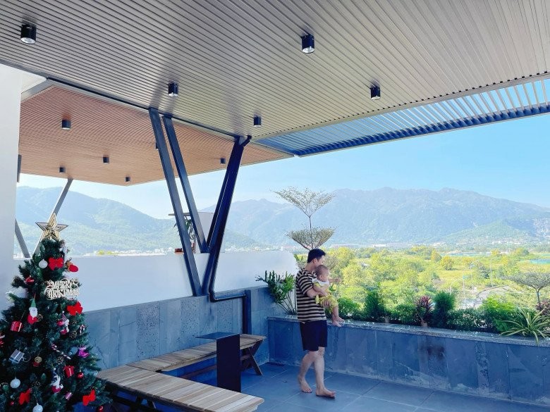 Vợ Phan Mạnh Quỳnh hé lộ điểm đặc biệt trong căn biệt thự biển Nha Trang, chia sẻ kinh nghiệm trồng cây trên sân thượng- Ảnh 5.