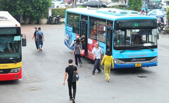 Đề xuất tăng giá vé xe buýt Hà Nội lên cao nhất 20 nghìn đồng/lượt - Ảnh 1.