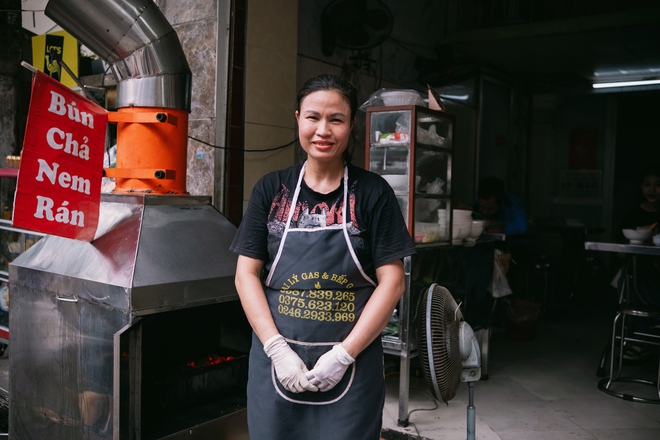 Cận cảnh hàng bún chả chan bí ẩn nhất Michelin Việt Nam 2024: Hương vị ngon hơn mong đợi, vừa lọt top đã hết sạch thức ăn - Ảnh 5.