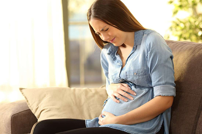 7 dấu hiệu đau bụng khi mang thai cần đi khám ngay- Ảnh 1.