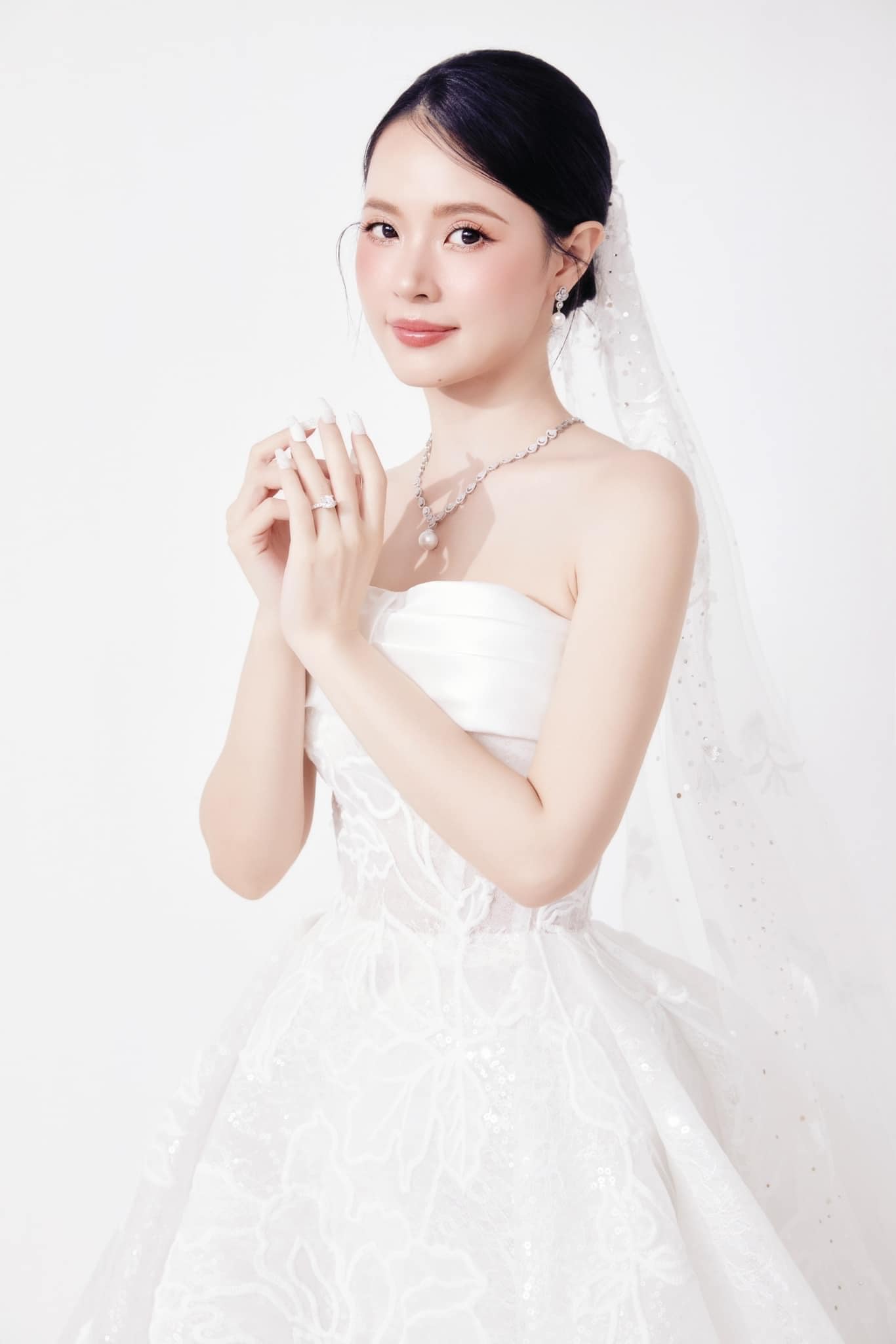 Midu tung trọn bộ ảnh cưới, một chi tiết đắt đỏ gây chú ý - Ảnh 6.