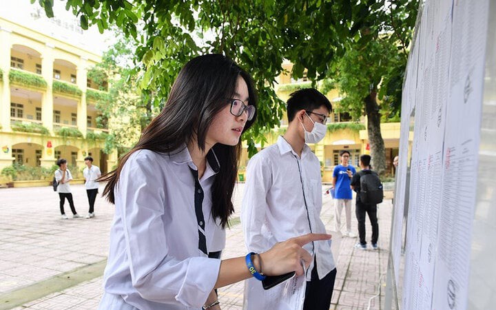 Sĩ tử v&agrave; phụ huynh H&agrave; Nội cầu may tại Ch&ugrave;a Đậu trước kỳ thi tuyển sinh v&agrave;o lớp 10 năm học 2026-2027 - Ảnh 11.