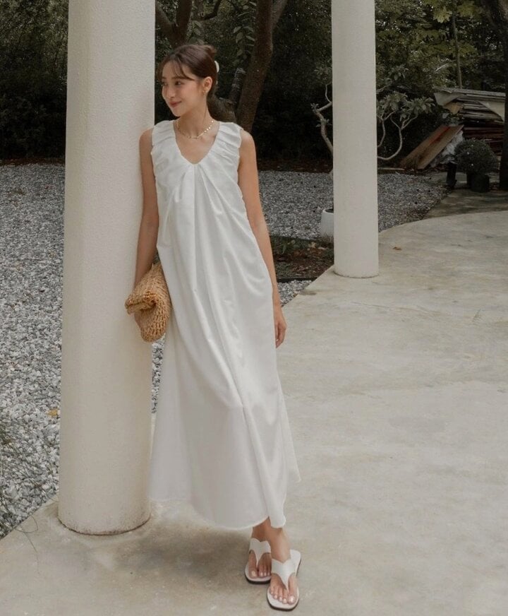 Kiểu váy trắng dễ chịu và mát mẻ được yêu thích trong mùa hè - Ảnh 2.