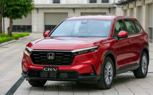 Giá lăn bánh Honda CR-V mới nhất đang cực hấp dẫn, Mazda CX-5 và Hyundai Tucson đối mặt với nỗi lo doanh số