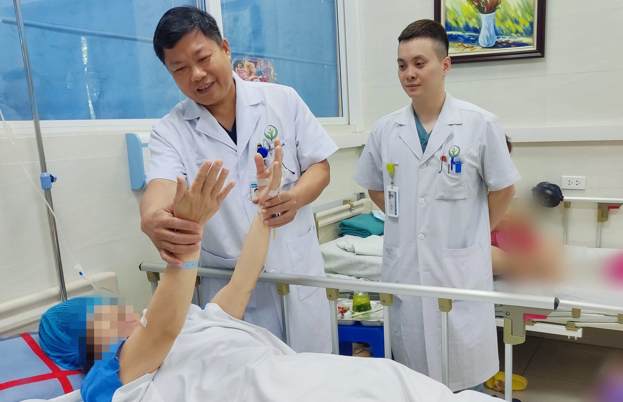 Đi khám đau đầu, người phụ nữ 42 tuổi ở Ninh Bình phát hiện khối u hiểm trong não- Ảnh 2.