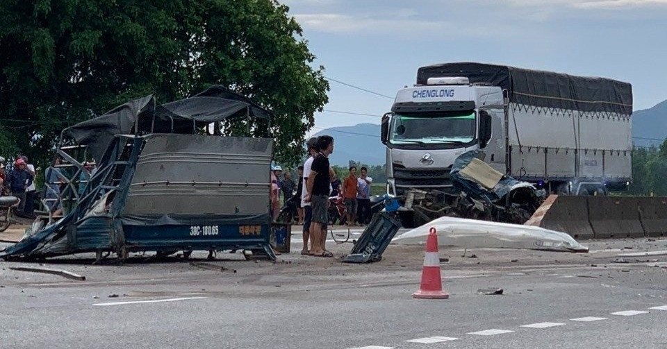 Tai nạn liên hoàn, 3 người tử vong tại chỗ ở Hà Tĩnh - Ảnh 1.