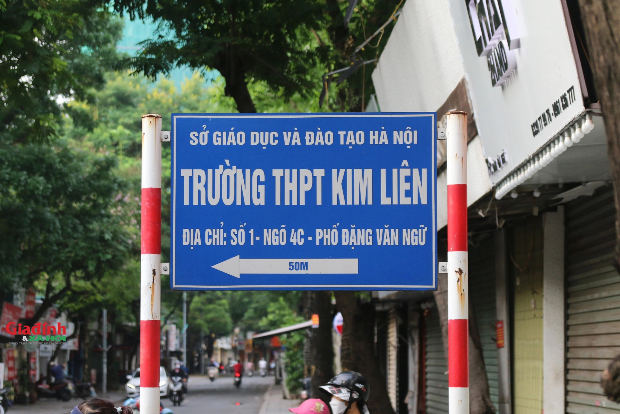 NSND Xuân Bắc đưa con trai 'Bi béo' đến trường THPT Kim Liên dự thi vào lớp 10- Ảnh 1.