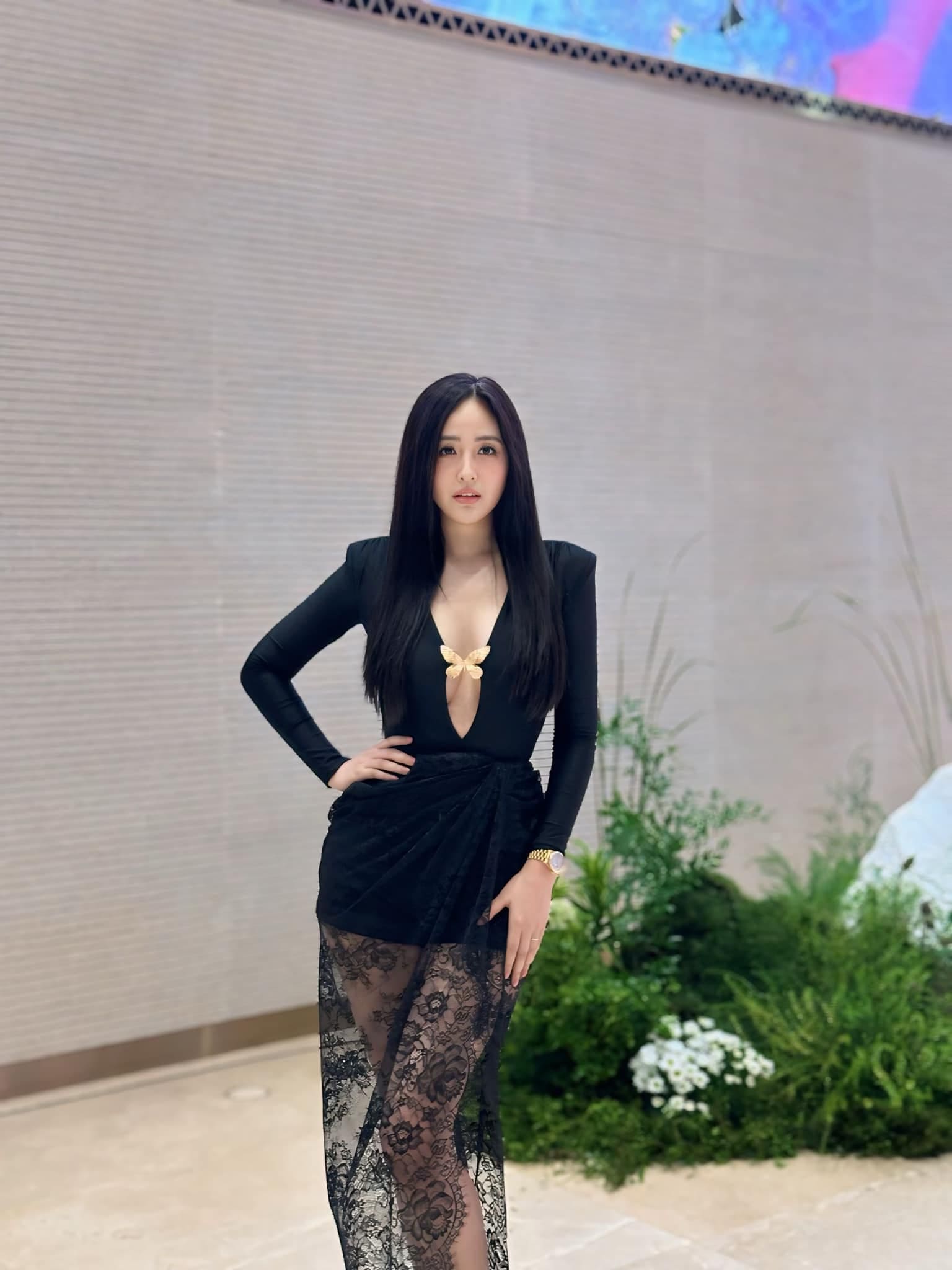 Đi dự cưới Midu, nhan sắc của hoa hậu Việt được ví đẹp như Kim Ji Won - Ảnh 5.