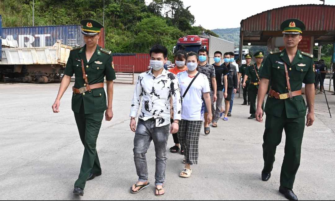 Liên tiếp giải cứu nhiều nạn nhân bị lừa đảo 'việc nhẹ lương cao' - Ảnh 1.