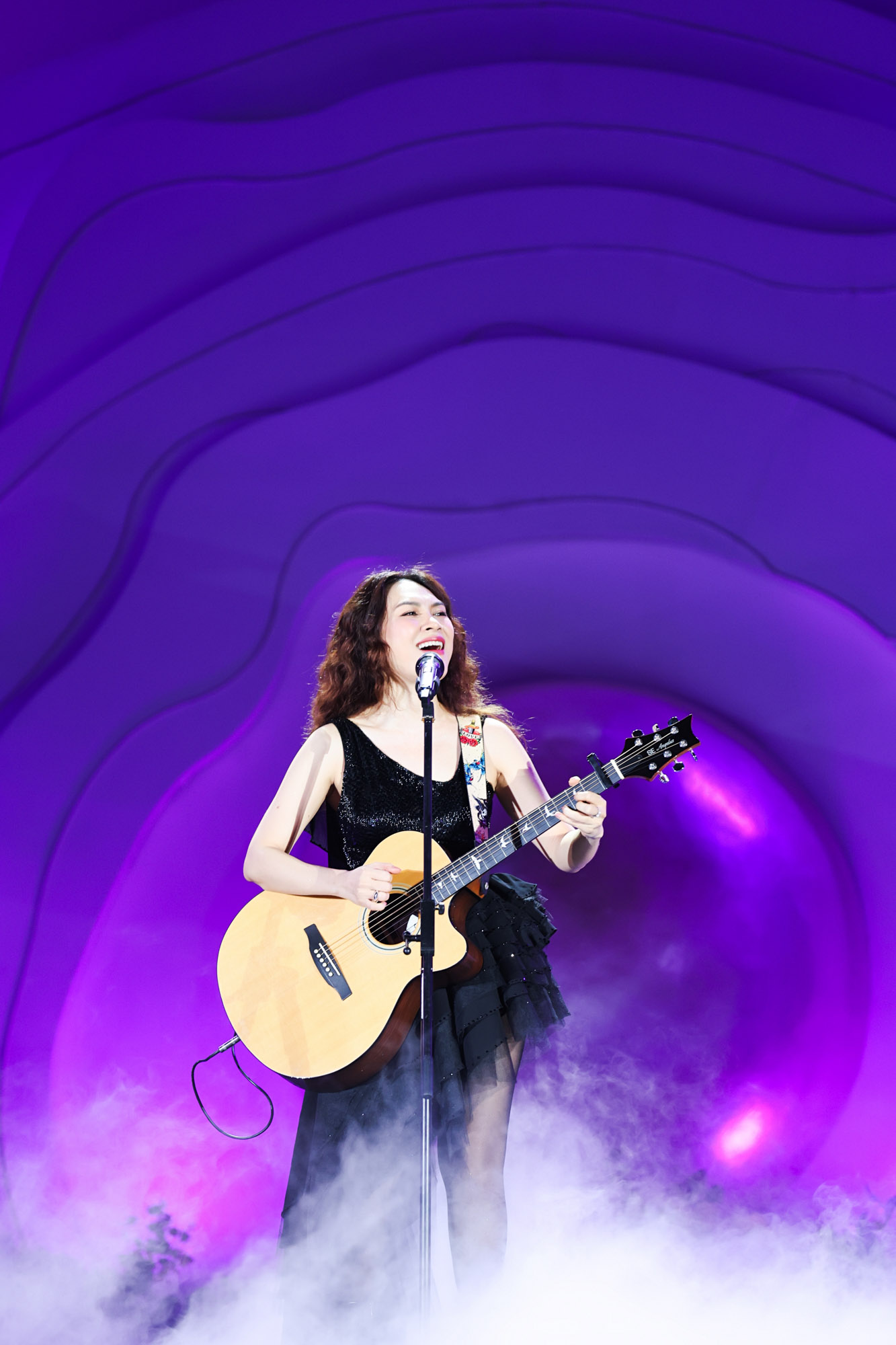 Mỹ Tâm ôm guitar, hát loạt hít đình đám khi mới vào nghề- Ảnh 2. Mỹ Tâm ôm guitar, hát loạt hít đình đám khi mới vào nghề- Ảnh 2.