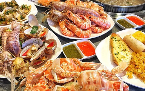 Hà Nội: Nhà hàng buffet hải sản nổi tiếng ở quận Hà Đông tiếp tục bị phốt &quot;đuổi khách&quot; chỉ vì phản ánh cua có mùi khai