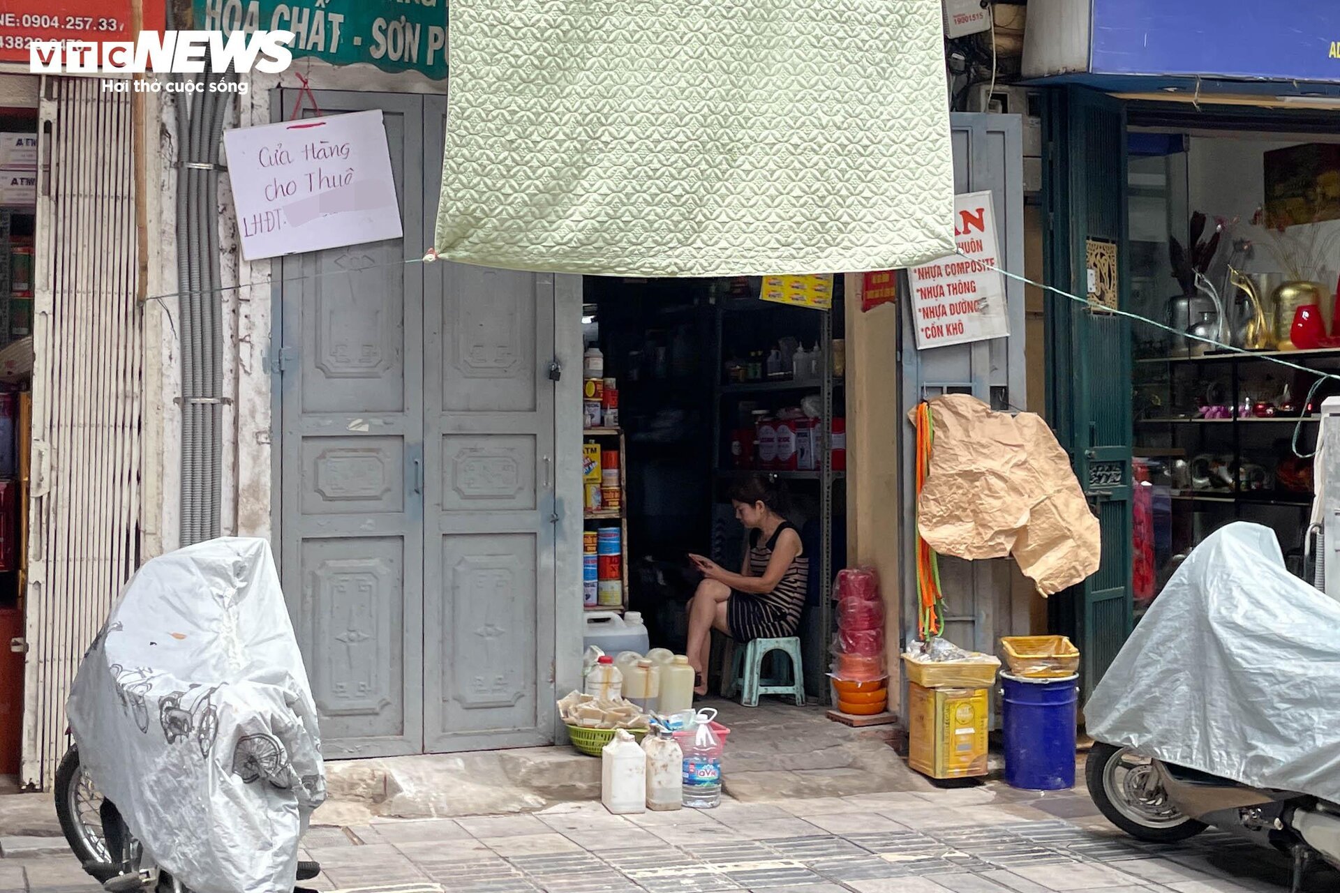 Những mặt bằng kinh doanh siêu nhỏ, siêu đắt ngự trên đất vàng Hà Nội - Ảnh 19.