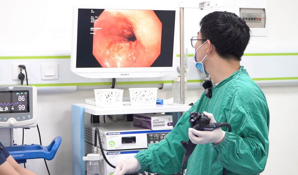 Sau bữa ăn thịnh soạn, người đàn ông 61 tuổi ở Vĩnh Phúc phải vào viện cấp cứu vì tắc thực quản - Ảnh 1. Sau bữa ăn thịnh soạn, người đàn ông 61 tuổi ở Vĩnh Phúc phải vào viện cấp cứu vì tắc thực quản - Ảnh 1.