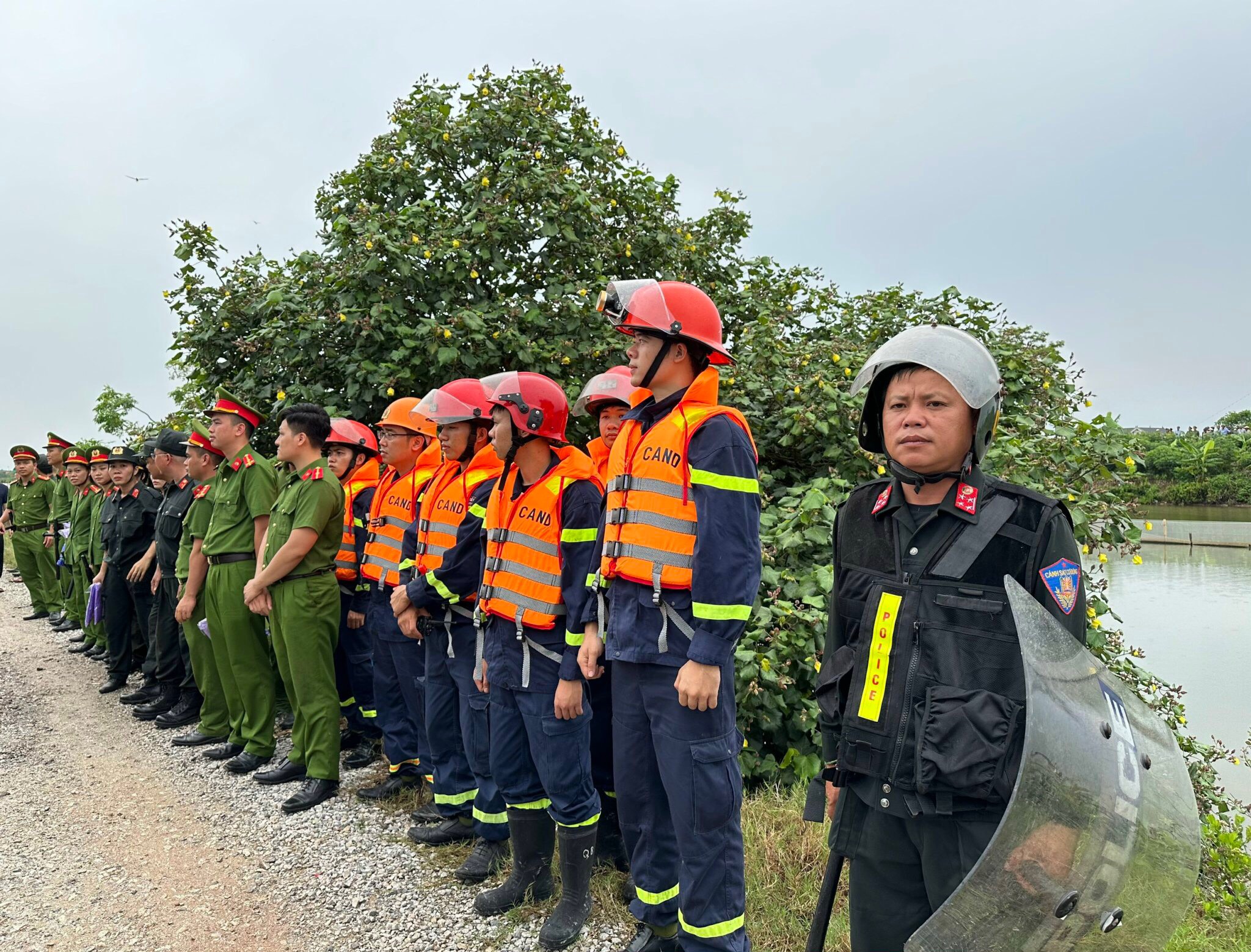 Công an Nam Định huy động hơn 700 Cán bộ chiến sĩ tham gia đảm bảo an ninh trật tự khi đo đạc đất - Ảnh 1.